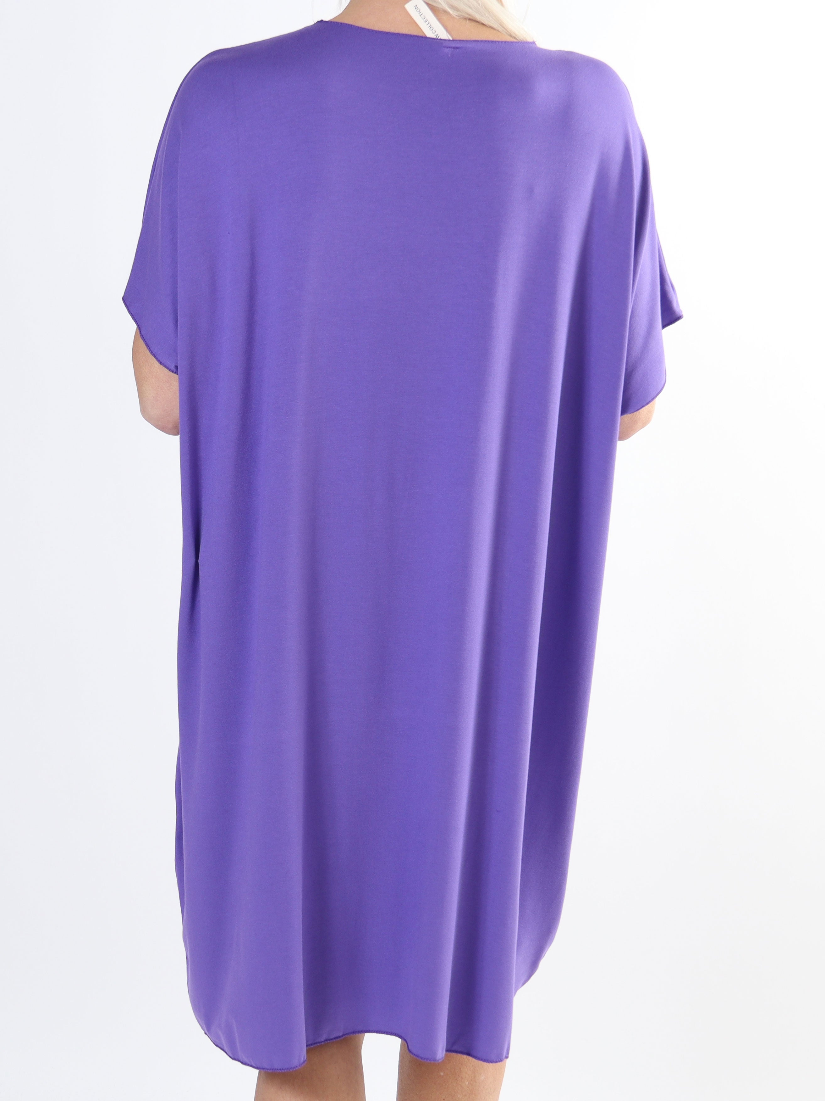 Ellen - Plus size t-shirtkjole i viskose med guldskrift